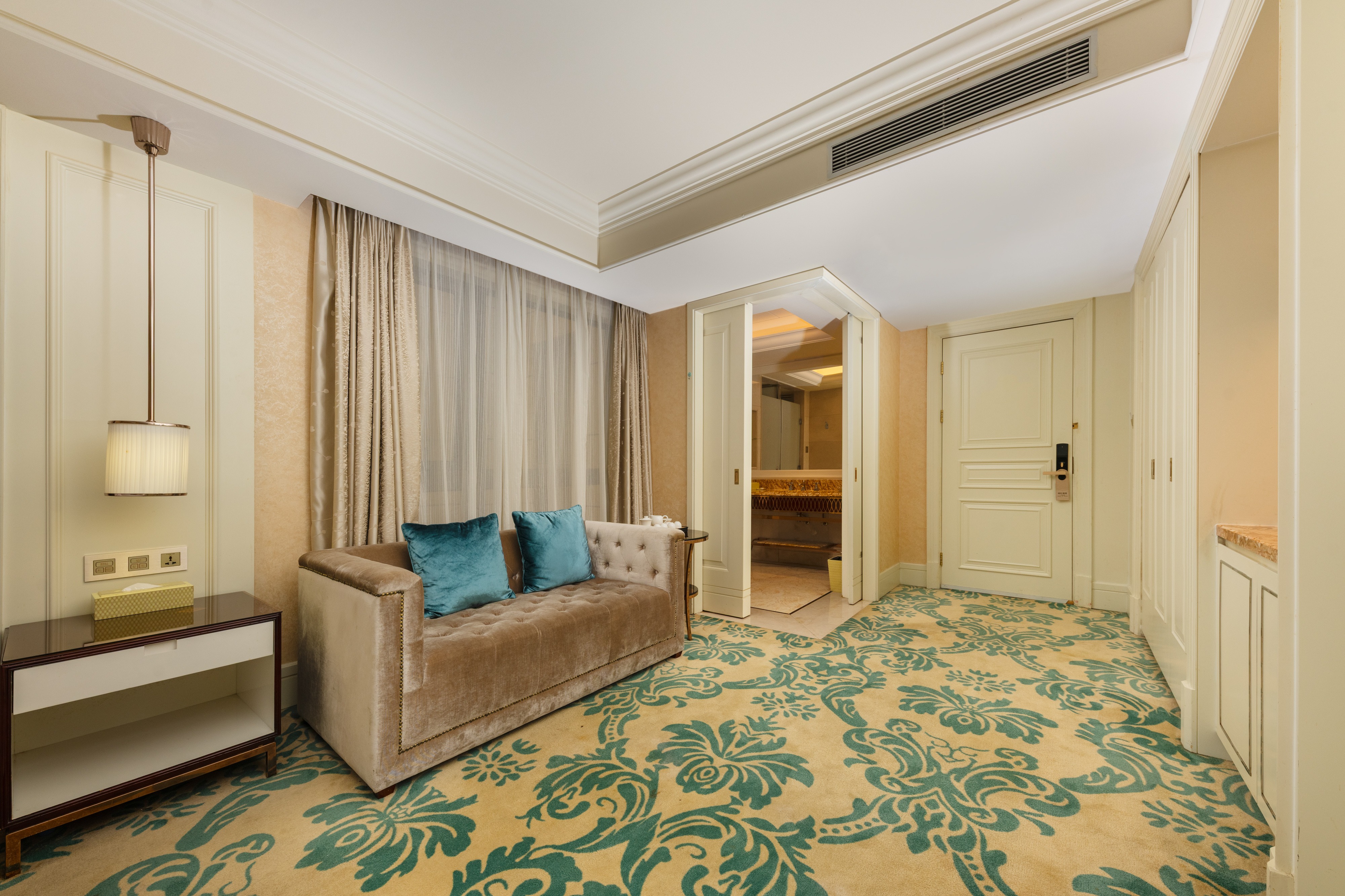 هتل لیک پیدمونت اینترنشنال